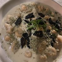 Ñoquis con salsa crema y hongos   at Mudra in Buenos Aires