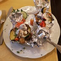Vegane Folienkartoffeln "Italien" gefüllt mit Champignons, Zucchini, Tomate und Knoblauch Sahne Soße at Die Knolle in Hamm