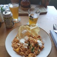 Vegan tikka masala and vegan burger at Gastropub Van Kinsbergen in The Hague
