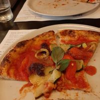 Vegan pizza at Valdo Gatti in Lisbon