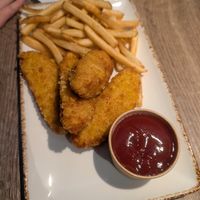 Chicken strips and chips at Papa's in Grindavik