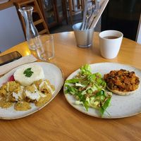 Gluten-free quiche and Indian-style meatballs at Kukicha in Leiria