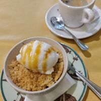 Apple crumble with lime sorbet at Kukicha in Leiria