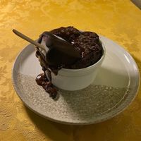 Gelado tipo “magnum”mergulhado num bolo de chocolate vulcânico (uma opção mais doce e gulosa)  at Kukicha in Leiria
