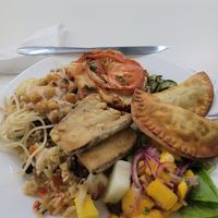 Massinha com molho rosée, grao de bico, Berinjela à milanesa, pastel de pts perfeito, sunomomo, ceboche de manga, lasanha de tomate, arroz de forno. Tudo incrível. at Mamma Veg in Santa Maria