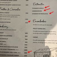 Menu of post-security, some vegan items highlighted with red arrow at EZE - Le Pain Quotidien - TB in Buenos Aires