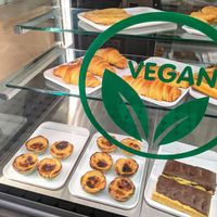 vegan options: pasteis de nata, croissants, cakes at Pastelaria Tupi in Porto