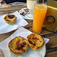 breakfast at Pastelaria Tupi in Porto