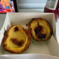 Pastel de nata cada uno (1,00€) at Pastelaria Tupi in Porto