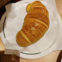 Croissant at Pastelaria Tupi in Porto