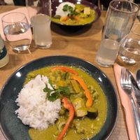Green curry with tofu and vegetables. Spicy and delicious at Prana Restaurant in Lyon