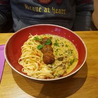 Linguine moutarde et champignons avec boulettes at Prana Restaurant in Lyon