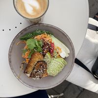 Noodle sallad and latte at Farm2Table - Davidshall in Malmo