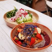 Smoothie bowl and avocado toast at Farm2Table - Davidshall in Malmo