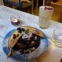 Berry Pancakes with Shangri-la smoothie at Farm2Table - Davidshall in Malmo