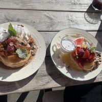 Apple pie pancakes // lemon curd strawberry pancakes // kombucha   at Farm2Table - Davidshall in Malmo