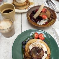 Açaí bowl and ricotta pancakes   at Farm2Table - Davidshall in Malmo
