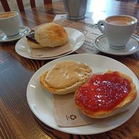 merienda 😋 montaditos dulces at Kerkus Veggie Bar in Montecorto