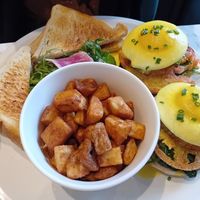 Vegan crab cake benedict at Evviva in Toronto