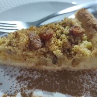 Apple Crumble at Shanti in Braga