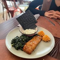 Trancio di salmone con salsa all'aneto e contorno di verdura at Il Pangolino in Casale Monferrato