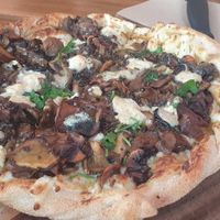 Delish vegan mushroom pizza at Shedshaker Brewing Company in Castlemaine
