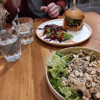 Burger and Japanese bowl at Millefolium in Pau