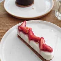 Entremet fraise. at Millefolium in Pau