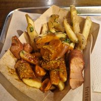 Vegane Currywurst mit Knoblauch at Frittenwerk - Hbf Düsseldorf in Dusseldorf