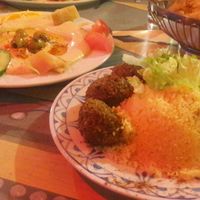 Falafel mit Reis, Salat und Hummus  at Baraka in Berlin