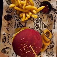 Old School Burger at Good Vibes in Gran Canaria