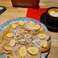Vegane Waffel mit Bananen und Erdnussmus at 401 - Waffeln & Co in Jena
