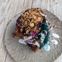 French toast at Honest Greens in Lisbon