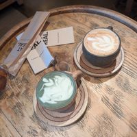 Matcha latte and cappuccino at Honest Greens in Lisbon