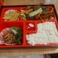 Garlic chicken bento at Cantine De Lotus in Paris