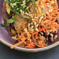 Kräutercreme, Kraut, Karotten, Gewürzgurken, geröstete Sonnenblumenkerne,Röstzwiebeln, frische Kräuter   at Potateria in Mannheim