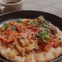 Pita vegan kip met curry saus en mango. Mijn absolute favoriet van het menu!   at Jungle Café & Catering in Eindhoven