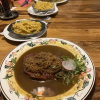 Zwiebelrostbraten mit Spätzle und Trollingersoße 😋  at Köhlerstüble in Stuttgart