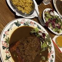 Zwiebelrostbraten mit Spätzle und kleinem Beilagensalat  at Köhlerstüble in Stuttgart