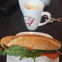 Antipasti Brötchen und Caramel Macchiato medium at Junge Die Bäckerei in Binz