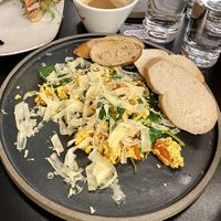 Zmešan tofu in kavica s kokosovim napitkom.  at Pisek Bar in Celje