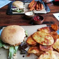 Burger and chips/sweet potatoe fries at Bärenstark in Cologne