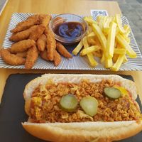 Perro Caliente y lagrimitas de pollo at La Vegana Taperia in Malaga