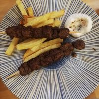 Pinchos con especias hindúes y patatas fritas con veganesa at La Vegana Taperia in Malaga