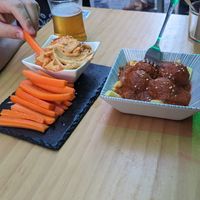 Tapa Hummus of the day and media albóndigas at La Vegana Taperia in Malaga