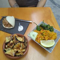Bao, frittierte Aubergine und Paella  at La Vegana Taperia in Malaga