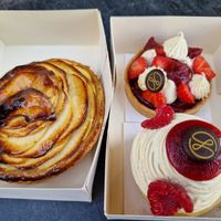 Apple Pie & strawberry/raspberry dream at Maison Landemaine - Cambronne in Paris