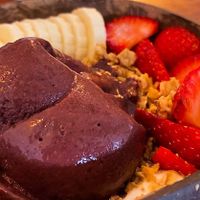 Delicious açai bowl at O Diplomata in Porto