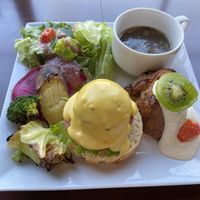 'Eggs’ bennedict  at 1110Cafe/Bakery in Kawaguchi