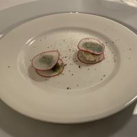 Gruß aus der Küche: Radieschen mit Pesto und veganen Feta at Haus 26 in Weissbriach